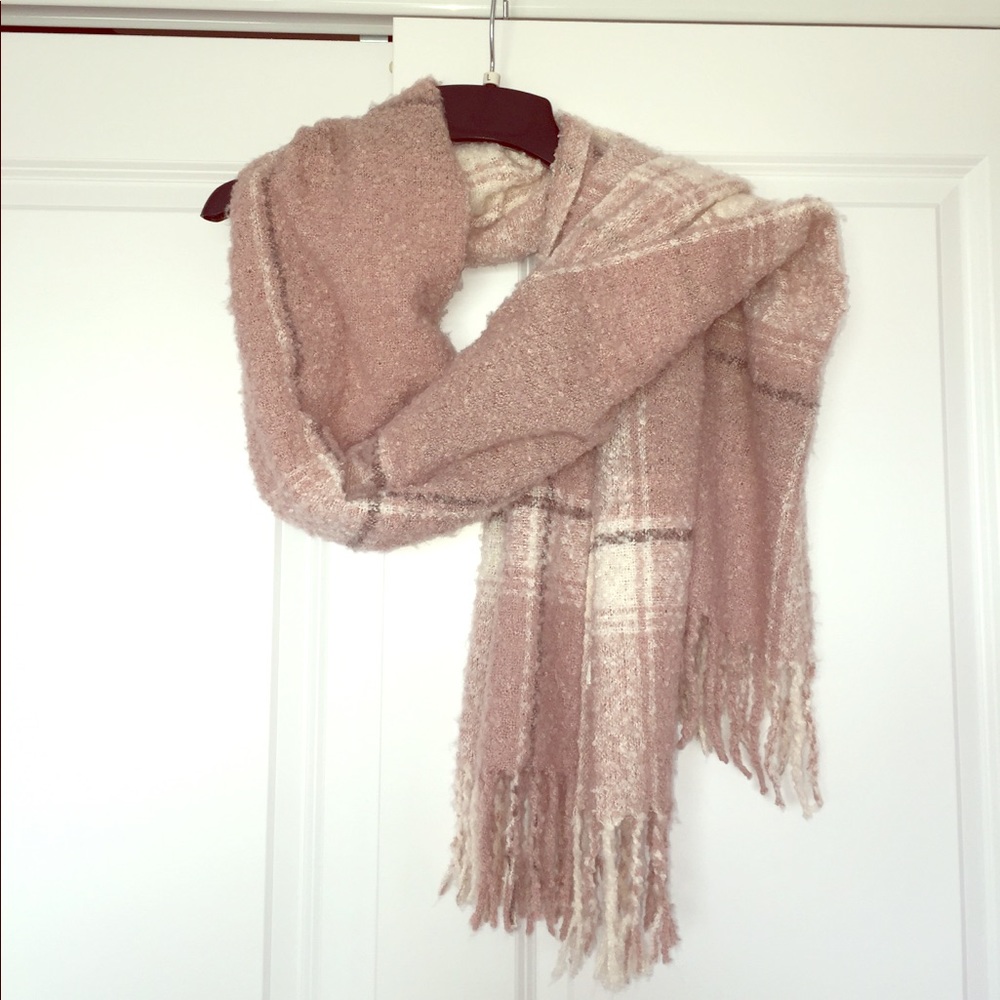 Warm, soft winter scarf 🧣
